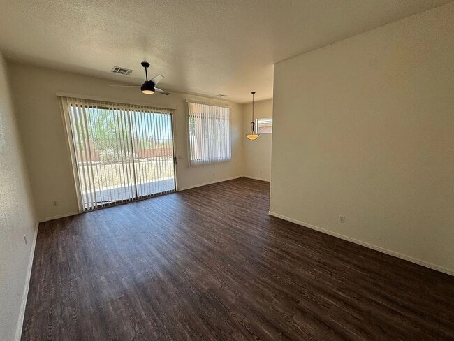 4709 E Prickly Pear Trail