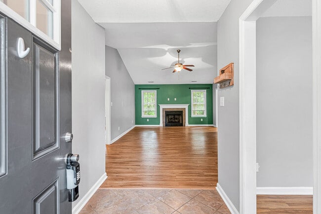 Photo - 174 Live Oak Dr