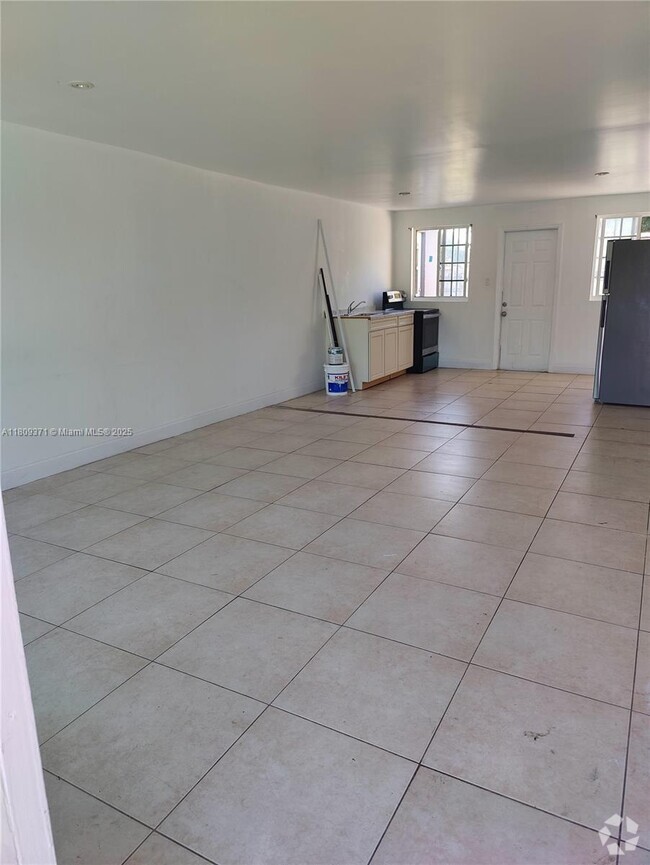 Building Photo - 2413 Harding St Unit 1 Rental