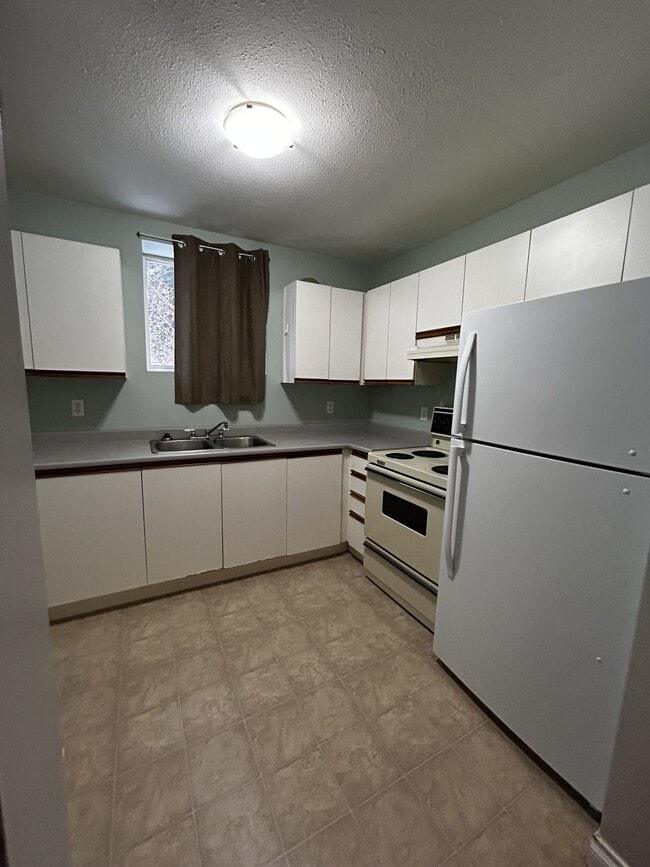 Building Photo - 1311 Lark Ave Unit 4