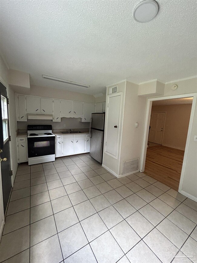Photo - 8013 Sabra Dr