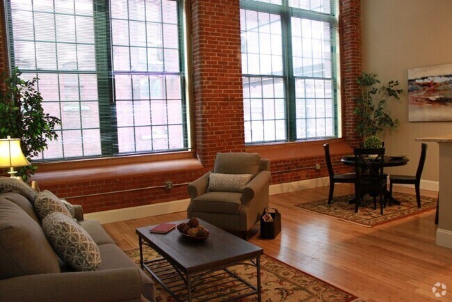 Building Photo - 300 Canal St Rental