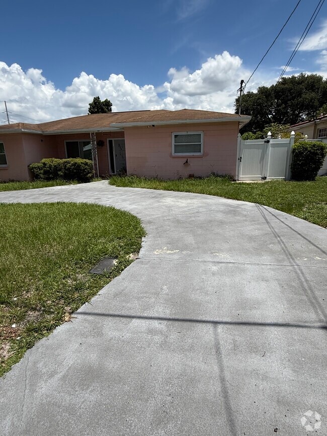 Building Photo - 2911 W Woodlawn Ave Rental