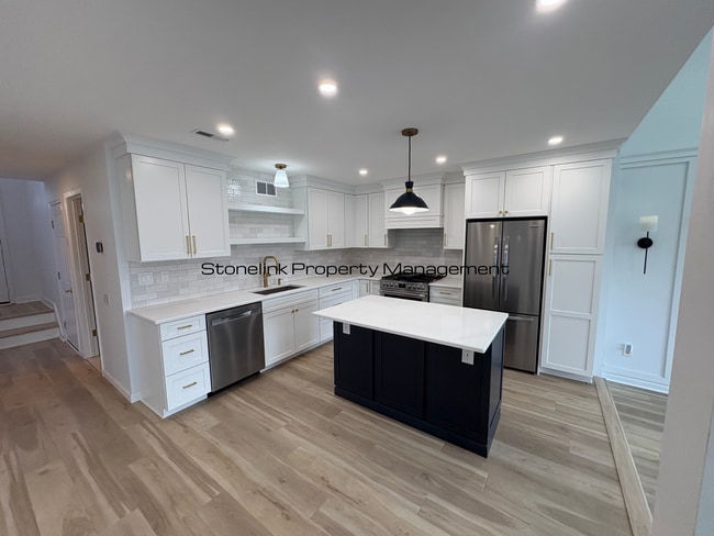 Building Photo - Fully Redesigned Townhouse Style Condo For Rent in Desirable Louisquisset Community!