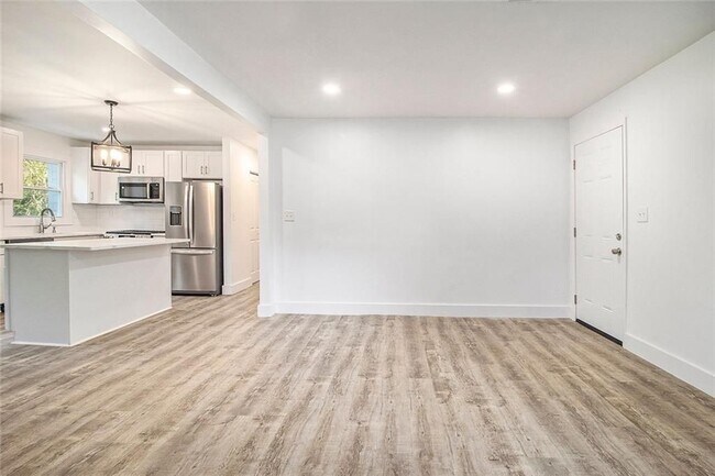 Photo - 1317 Redford Dr SE