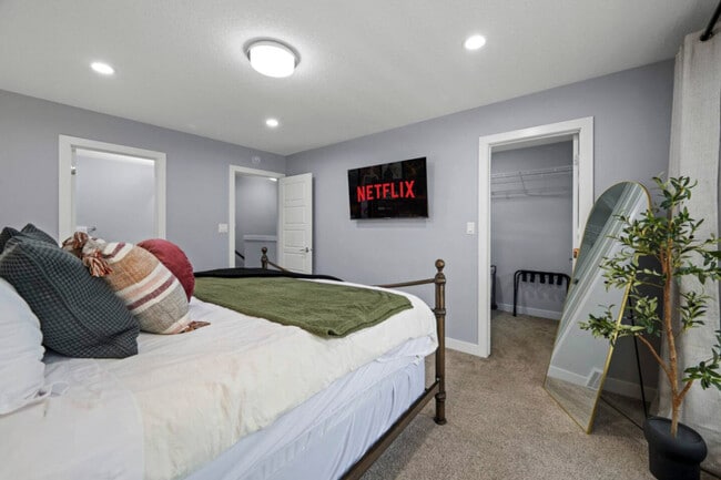 Photo - 10749-10792 92 St NW Unit ID1308635P