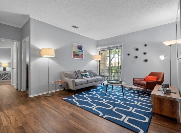 2BR, 1BA - 874SF LVRM View - The Oaks of North Dallas Apartments