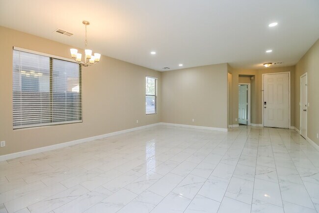 Photo - 3930 E Fairview St