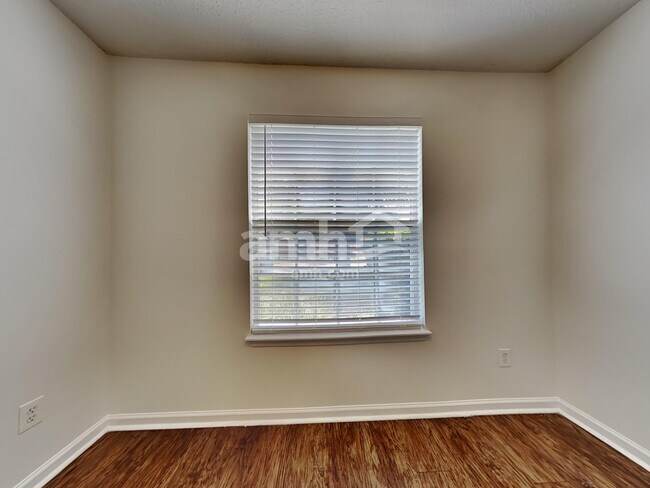 Photo - 1052 Buttercup Dr