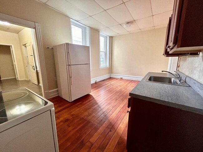 Photo - 560 Manor St Unit Apt 1