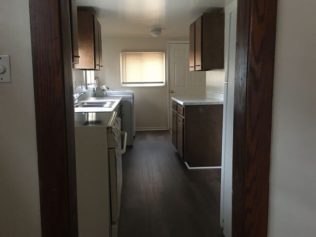 Photo - 653 Oakhill Ave Unit Lower