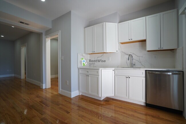 Photo - 372 Beacon St Unit 6