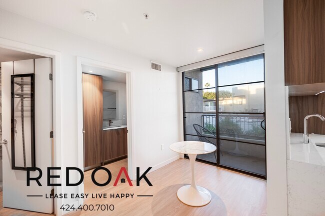 Photo - 11649 Mayfield Ave Unidad 2D