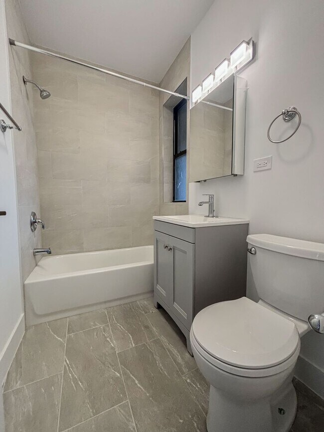 Photo - 4604 N Winchester Ave Unit 3-C