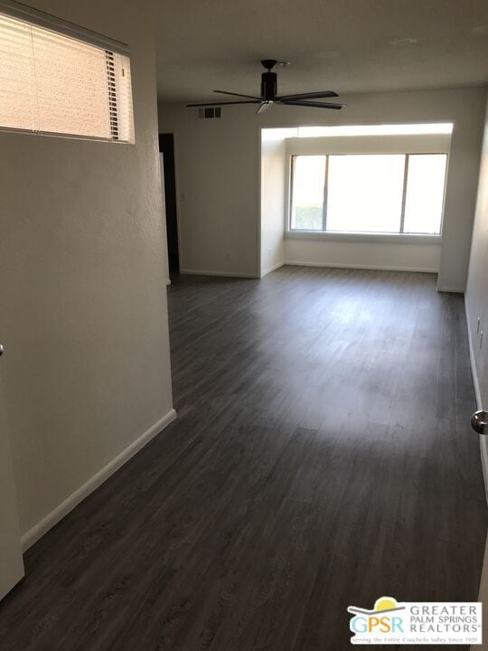 Photo - 882 Village Square N