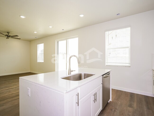 Photo - 1252 South