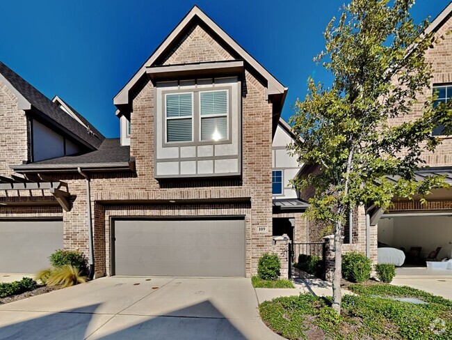 Building Photo - BREATHTAKING TOWNHOME IN TROPHY CLUB!