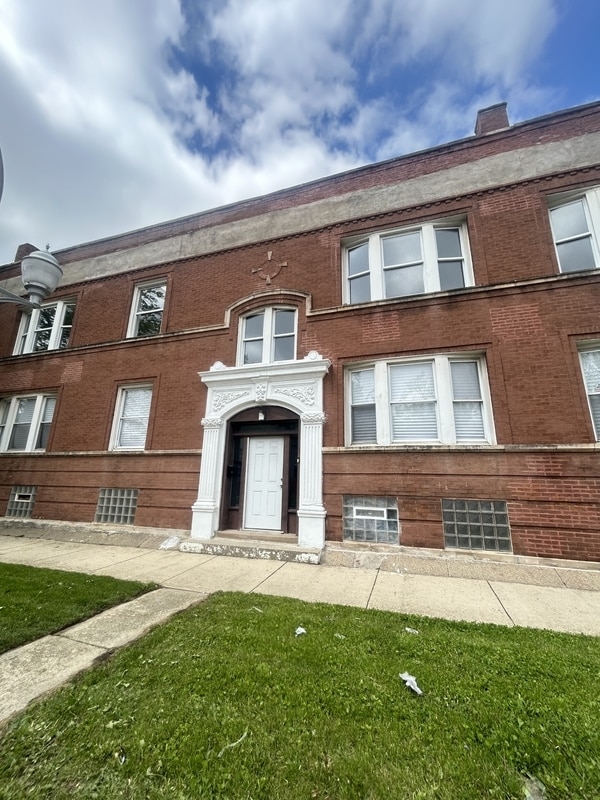 Photo - 1852 W 58th St Rental