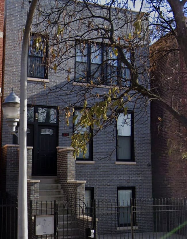 Building Photo - 321 S Richmond St Unit 3