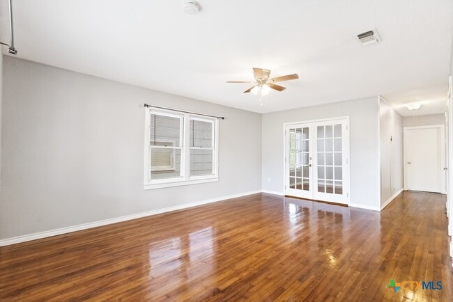 Photo - 704 Curtiss Ave