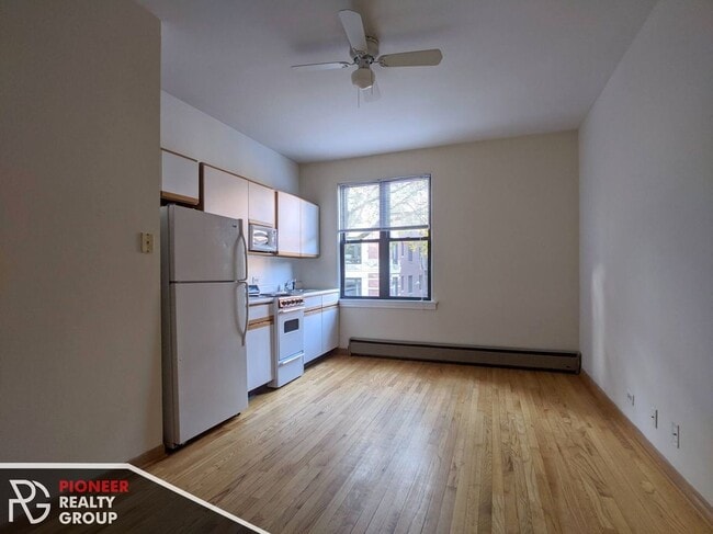635 W Barry Ave Unit 201