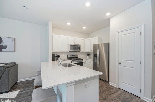 Photo - 321 Mazzeo Dr