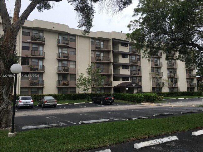 Building Photo - 2771 Riverside Dr Unit 214-A