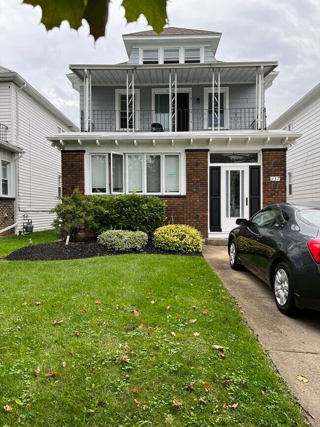 Photo - 237 Lovering Ave Unit Upper