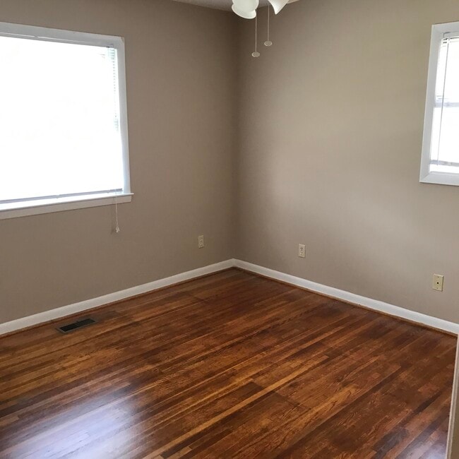 Photo - 2350 Heather Way