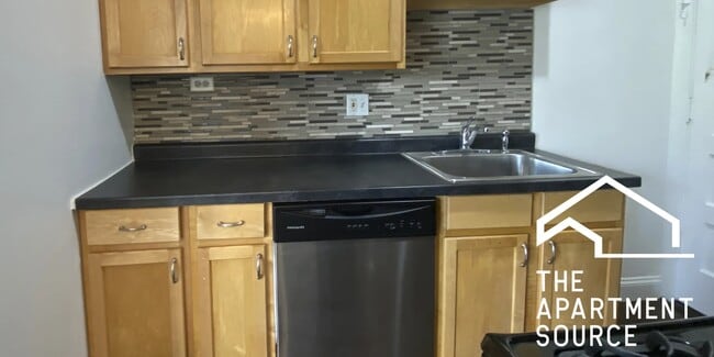 Building Photo - 1253 W Henderson St Unit 3