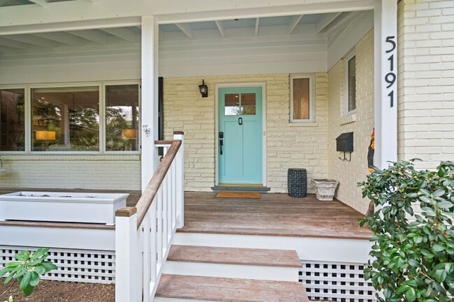 Photo - 5191 Linnean Terrace NW