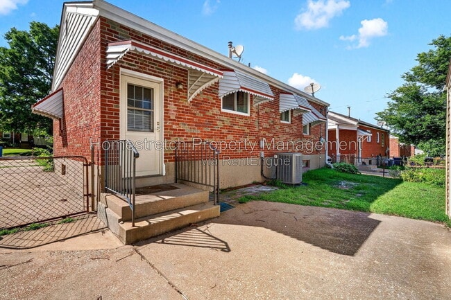 Photo - 9826 Ravensbrook Dr