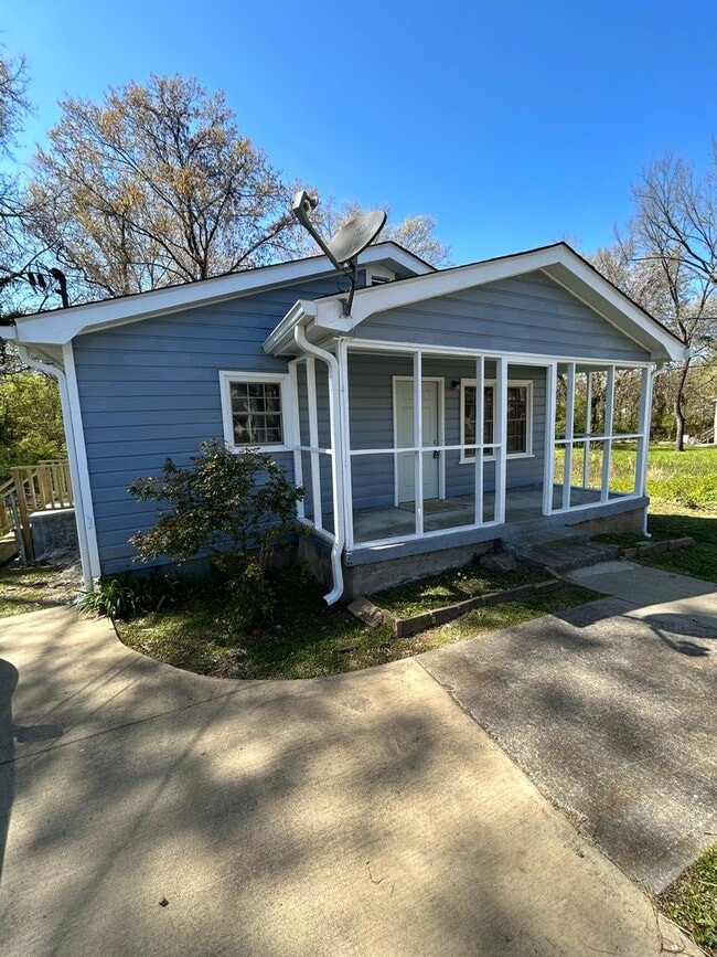 Photo - Updated 2/1 House in South Rome $995