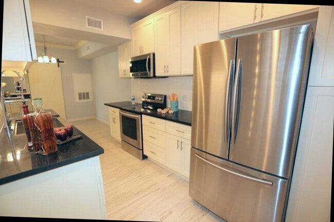 Building Photo - 2255 Braeswood Park Dr Unit 139 Rental