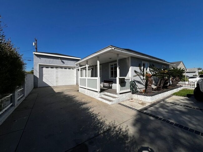 Building Photo - 5933 Dagwood Ave Unit 5933