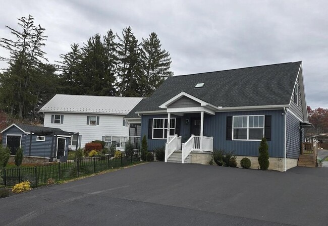 Building Photo - 2114 Pine View Dr