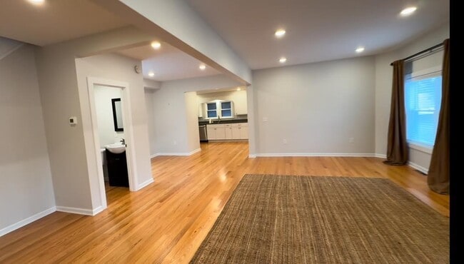 Photo - 176 Baker St