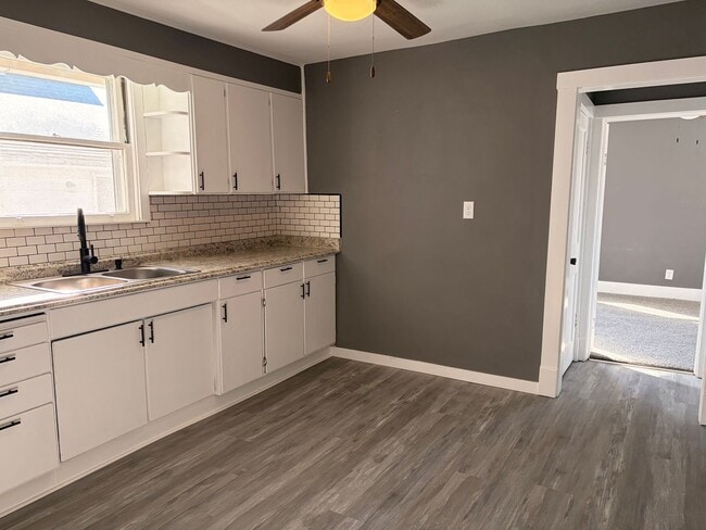 Photo - Charming 2-Bedroom Home with Enclosed Porch and Garage!