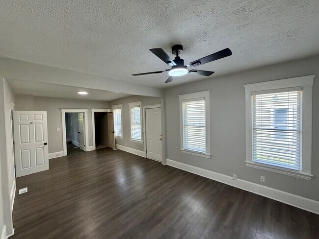 Sala de estar/comedor - 1018 Auburn Ave Unidad Down