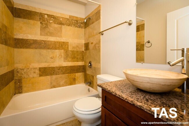 7225 N Rogers Ave Unit 3