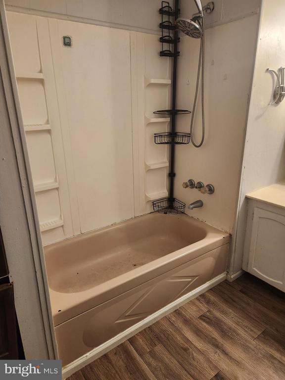 Photo - 203 Twigg Dr