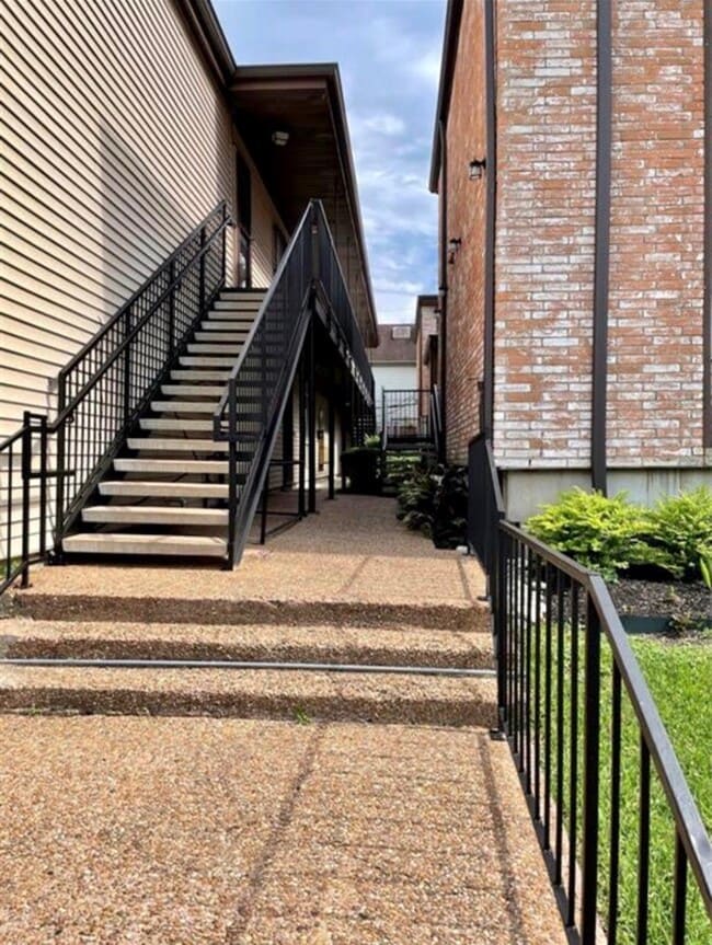 Photo - 2515 Shakespeare St Unit 5