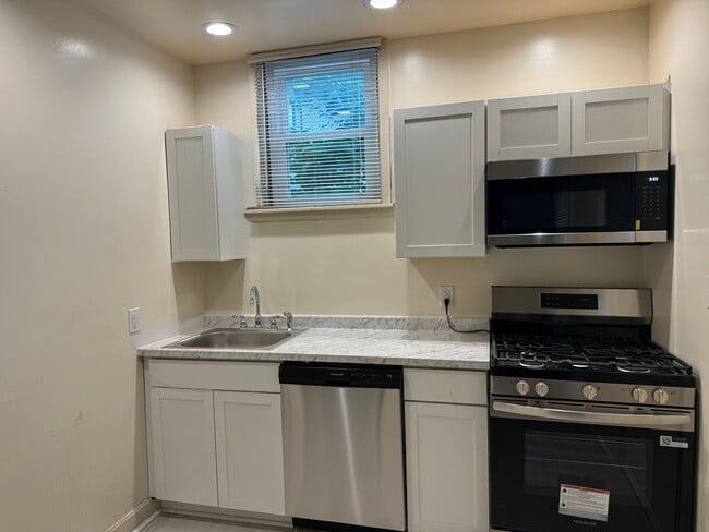 3943 Elsmere Ave Unit 1R