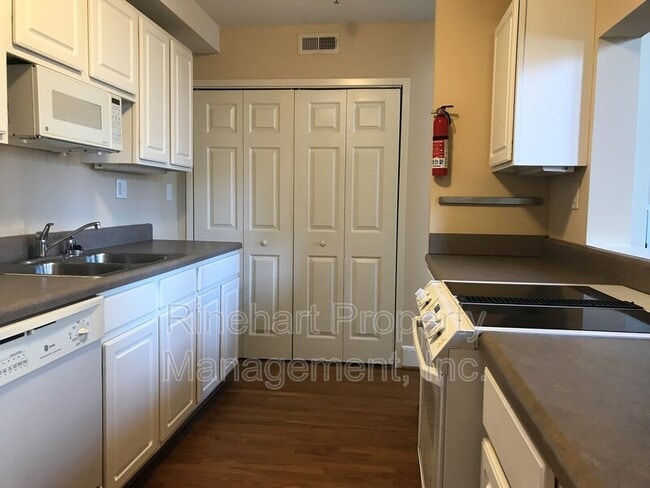 Photo - 210 E Main St