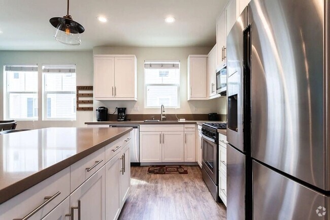 Building Photo - Upgraded everything, solar, beautiful beac... Rental