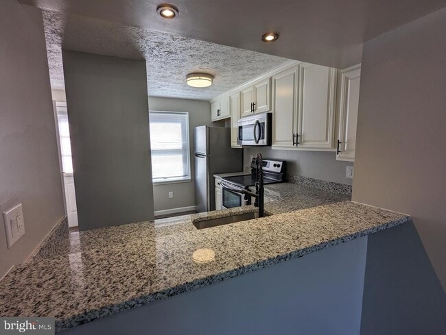 Photo - 1680 Thenia Pl