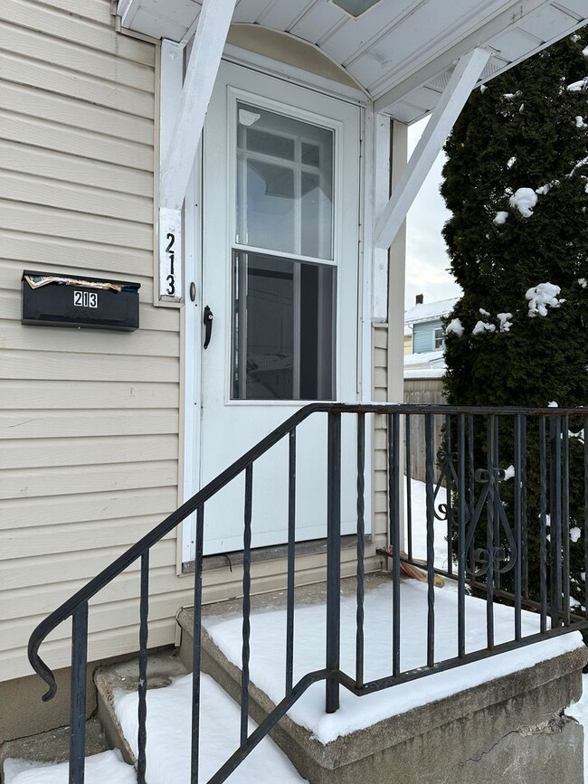 Photo - 213-215-215 E Franklin St Unit 213