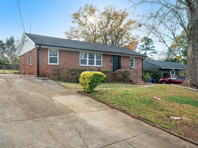 Photo - "Charming 3-Bed Home with Gleaming Hardwood Floors on Sheffield Road!"