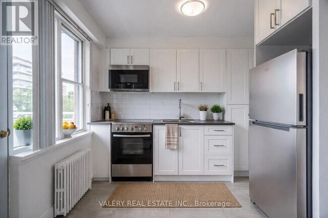 Photo - 161 St George St Unit 303