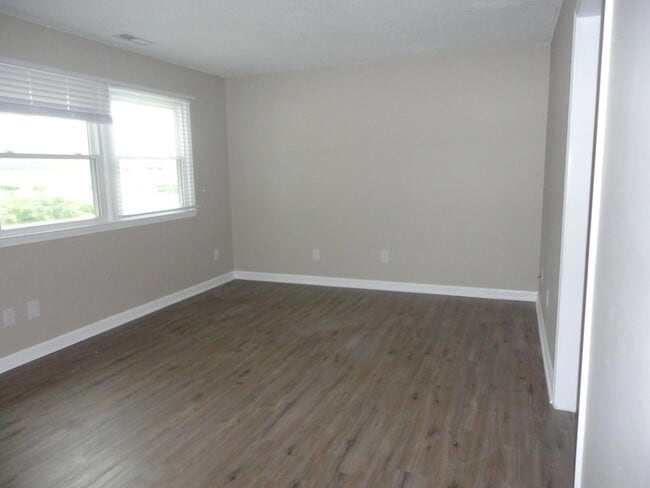Photo - 137 W Barbee St